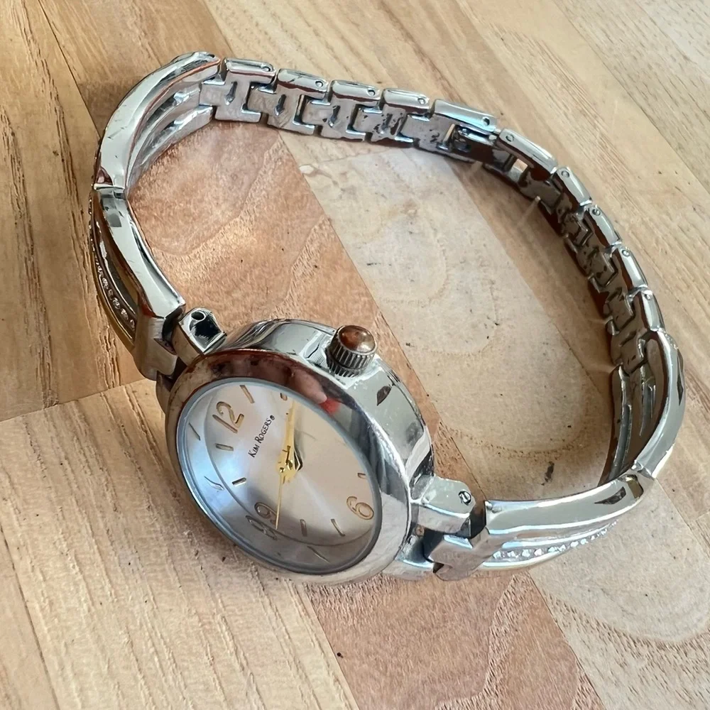 Kim rogers ladies silver tone fashion bracelet watch NEW BATTERY
